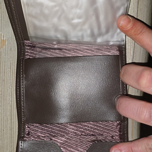 NWT FULL GRAIN COWHIDE WALLET - Picture 3 of 12